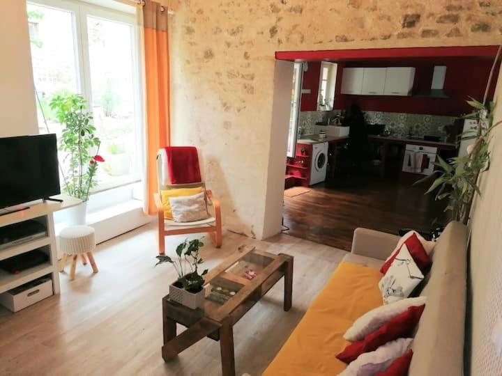 Appartement Rouge Avec Jardin Eymoutiers  Экстерьер фото